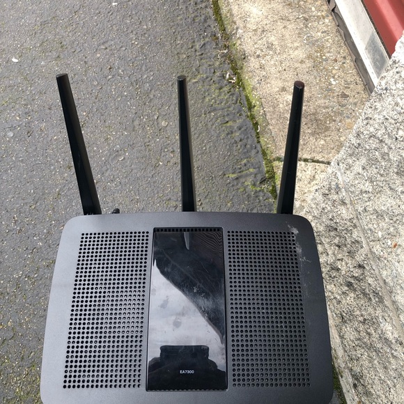 Linksys Max-Stream AC1750 4-Ports Ethernet 3x3 Dual Band 802.11 Wireless Router - Picture 10 of 14